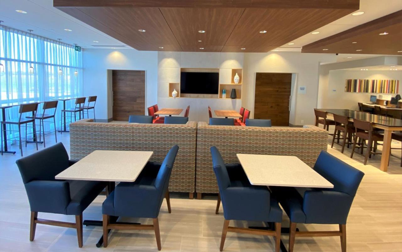 Holiday Inn Express & Suites - Aurora By Ihg Exterior foto