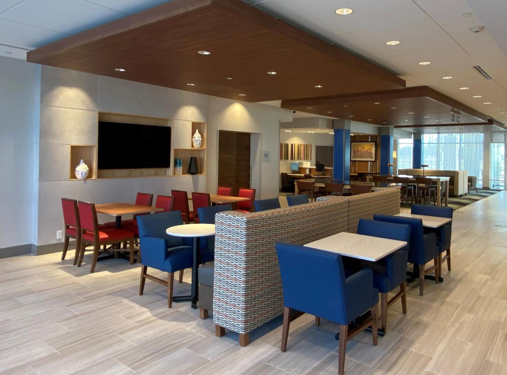 Holiday Inn Express & Suites - Aurora By Ihg Exterior foto